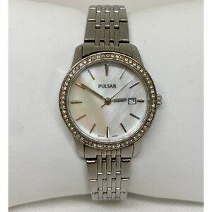 Pulsar women date watch quartz analog silver tone 27mm round size 7.5” running